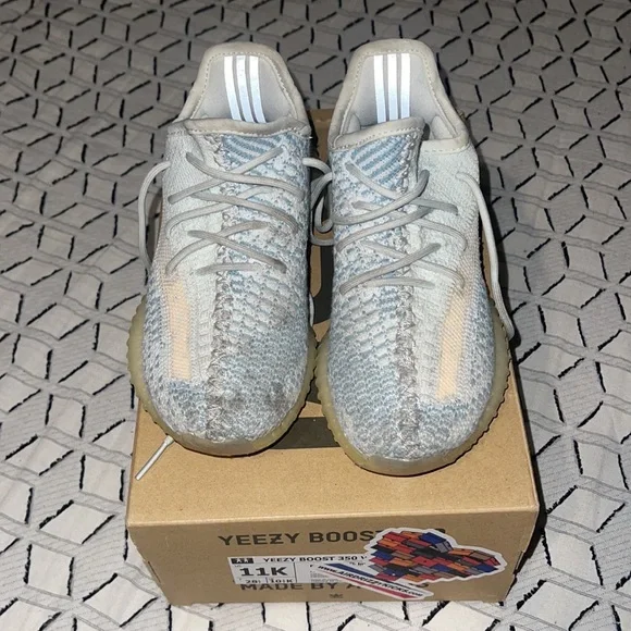 Yeezy Boost - Picture 2 of 3